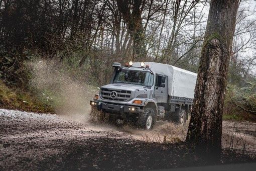 Mercedes-Benz Special Trucks liefert über 100 Zetros Offroad-Lkw an Ukraine