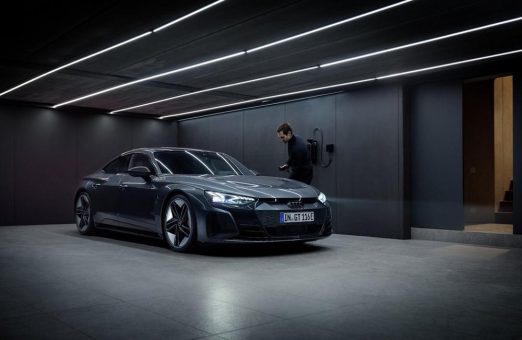 Zum Valentinstag: thjnk Hamburg legt mit „Wo ist die Tankstelle?“ einen legendären Audi Spot neu auf.