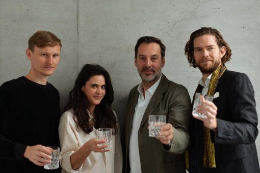 thjnk Berlin sagt „ваше здоровье Russian Standard Vodka“.