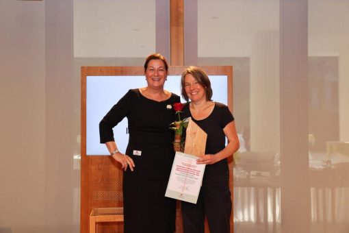 Annemarie Volling erhält den Ursula Hudson Preis 2023: Slow Food Deutschland zeichnet Einsatz für gentechnikfreie Landwirtschaft aus