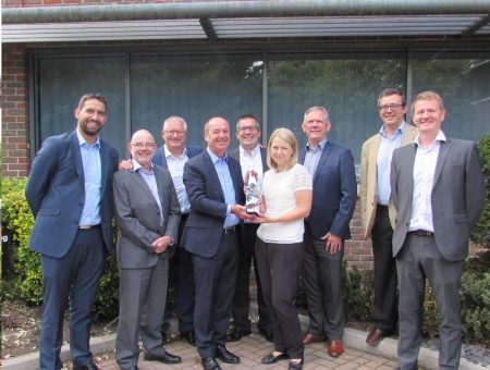 Avnet Abacus erhält Sales Achievement Award von Harwin