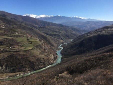 Mega-Staudamm Skavica: Albanisches Gericht prüft Sondergesetz für US-Bauunternehmen Bechtel