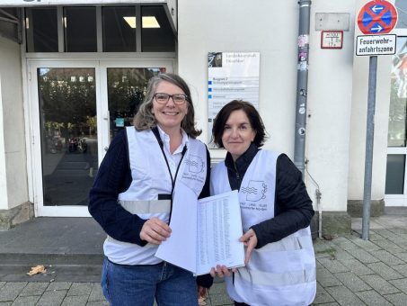 Verein übergibt Unterschriften an Planungsdezernentin Cornelia Zuschke