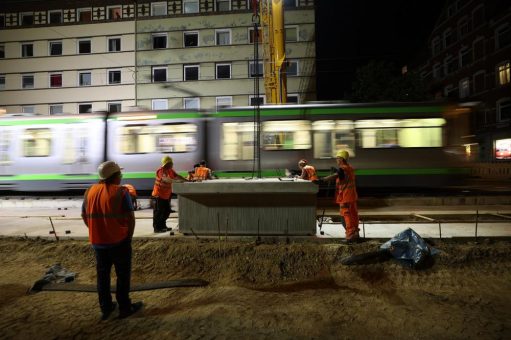 Fertigteile für Hochbahnsteig Haltestelle Ungerstraße gesetzt