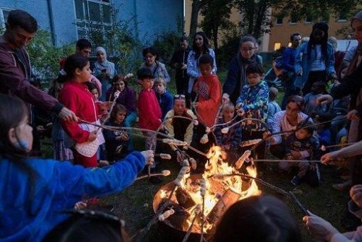 Bildungssenatorin Katharina Günther-Wünsch eröffnet die 13. Familiennacht am 7. Oktober in der Stadtvilla Global in Neukölln