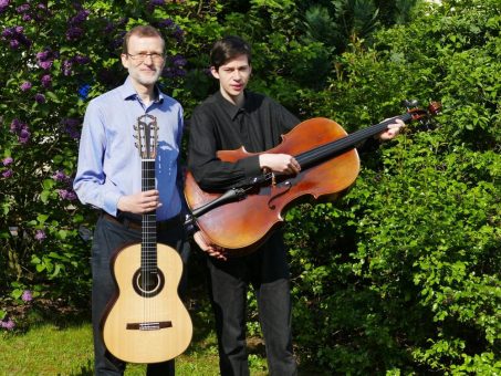 Gitarre & Cello mit Frieder und Jonathan Stolzenburg am 15. Oktober 2023 um 16 Uhr im Haus der Kirche (Gemeindezentrum)