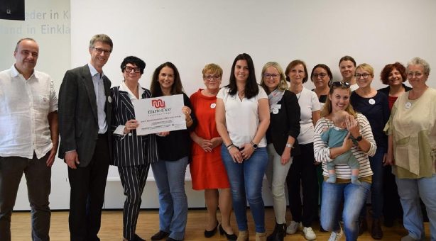 Früh- und Neugeborenenmedizin und sozialmedizinische Nachsorge im St. Marien- und St. Annastiftskrankenhaus erhalten als erste weltweit die Auszeichnung als internationales Marte Meo Kompetenzzentrum