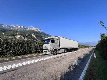 Prototyp des eActros 600 fährt mit 40 Tonnen ohne Zwischenladen 530 Kilometer von Stuttgart nach Südtirol – insgesamt über 1.000 Kilometer mit einer Zwischenladung