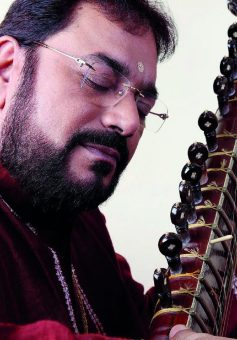 Sitar- und Tabla-Konzert am 26. Oktober mit Pandit Kushal Das und Florian Schiertz
