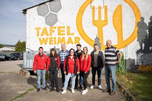 Gemeinsam für Weimar: Stadtwerke-Mitarbeiter helfen bei der Weimarer Tafel