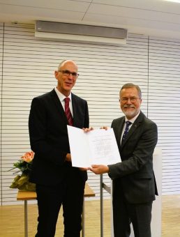 Ausgezeichnet: Prof. Dr. Wolfgang Anders erhält Ehrensenatorenwürde der HWG LU