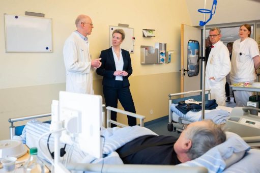 Spitzen-Medizin benötigt Spitzen-Infrastruktur: NRW-Wissenschaftsministerin Ina Brandes besucht UKM