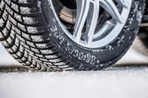 Bridgestone Blizzak LM005 sichert sich auch Platz 1 im Winterreifentest 2023 der AUTO Straßenverkehr