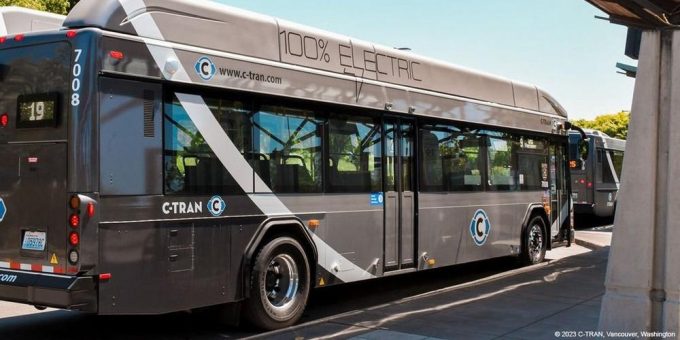 Elektromobilitätslösungen der INIT Tochterfirma CarMedialab ermöglichen erstmalig umfängliche Steuerung einer E-Busflotte in den USA