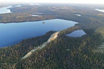 Discovery Lithium bestätigt mehrere oberflächennahe Pegmatite auf dem Konzessionsgebiet in Ost-Quebec