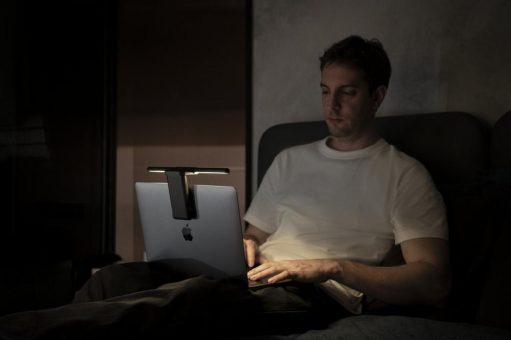 BenQ LaptopBar für augenschonendes Licht an mobilen Arbeitsplätzen