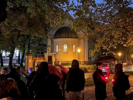 Als Zeichen der Verbundenheit: Adventistischer Pastor organisiert Mahnwachen vor Synagoge in Berlin