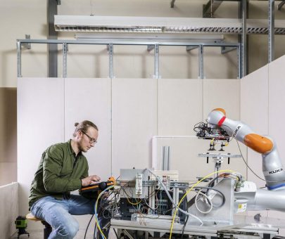 Neben dem Beruf zum Masterabschluss in Elektrotechnik und Zuverlässigkeitsingenieurwesen