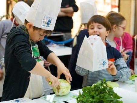 Drei Sterne in der zweiten Klasse! Marco Müller kocht am Donnerstag mit Berliner Schulkindern in den Schönhauser Allee Arcaden