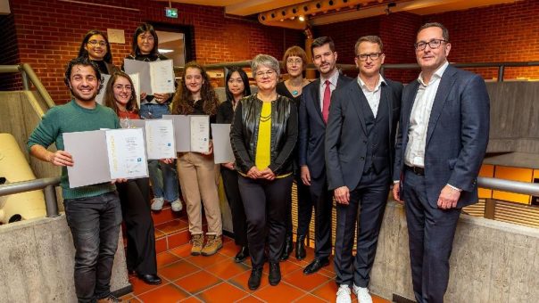 Studierendenwerk Kassel vergibt erstmals Kassel Stipendium für Studierende mit Flucht- und Migrationshintergrund