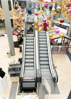 Nahezu virenfreie Handläufe: KONE und UVIS sorgen für sicheres Weihnachts-Shopping in Einkaufszentren in ganz Deutschland