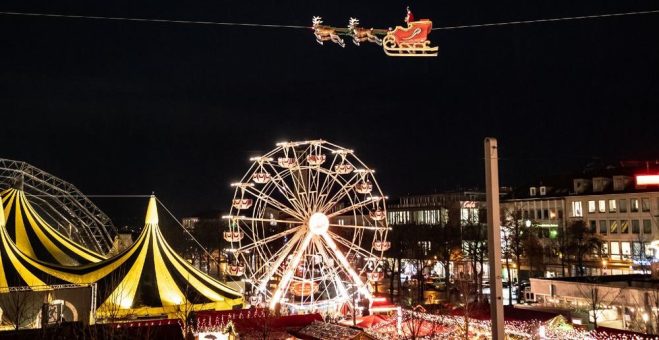 Die Schönste im ganzen Land:  Edeltanne aus Wolfhagen schmückt den Kasseler Märchenweihnachtsmarkt