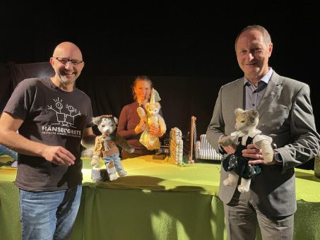 FIGURENTHEATER „PFOTEN WEG!“ erreicht 300 Karlsruher Kinder in der Woche