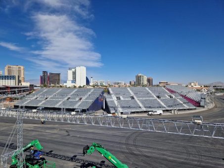 NÜSSLI überquert die Ziellinie: Tribünenkonstruktion für das Formel-1-Rennen in Las Vegas übergeben
