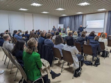 Austausch zum Fokusthema Fachkräfte – A³ Wirtschaftsdialog zu Gast im Industriepark Werk Bobingen