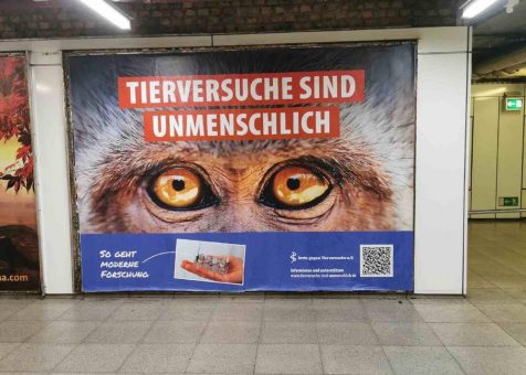 Ärzte gegen Tierversuche plakatiert in Frankfurt