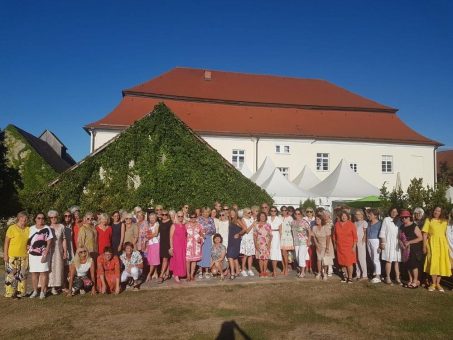 Die Damen aus Hohenstaufen und Schwäbisch Hall feiern mit den Hochstatterinnen