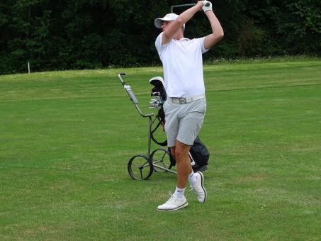 Golfen für den guten Zweck: Charity-Rosen-Turnier im GC Hochstatt