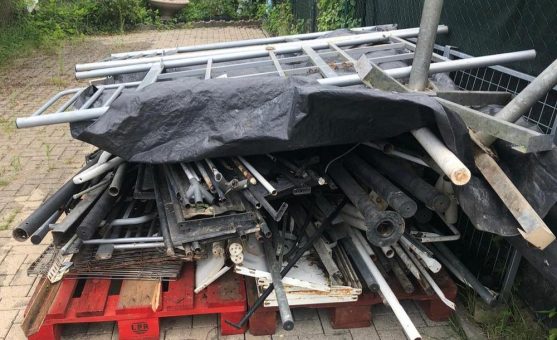 Die Abholung von Schrott in Moers erfolgt mühelos für Sie, garantiert und professionell