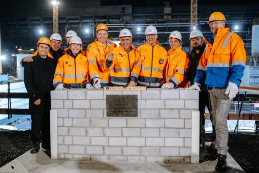 Stahlstrategie 20-30 von thyssenkrupp Steel geht mit großen Schritten voran: Ministerin Neubaur besucht Grundsteinlegung für Großprojekte in Duisburg Bruckhausen
