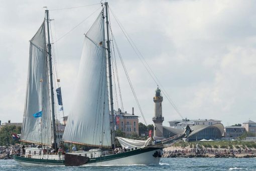 Törn zum Warnemünder Turmleuchten: Hanse Sail Büro bietet besonderes Spektakel