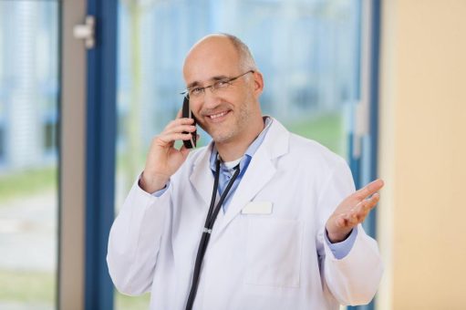 Bessere Erreichbarkeit in Praxis und Klinik mit den Telefonhelden