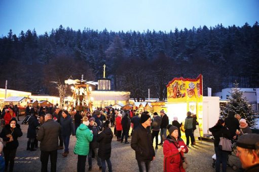 Leuchtendes Adventsfest in Königlichen Anlagen