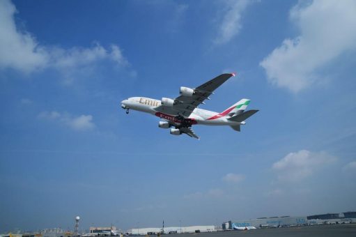 Emirates führt als erste Fluggesellschaft der Welt A380 Demonstrationsflug mit 100 Prozent nachhaltigem Treibstoff durch