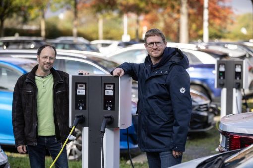 SMA senkt Energieverbrauch und installiert neue E-Ladesäulen