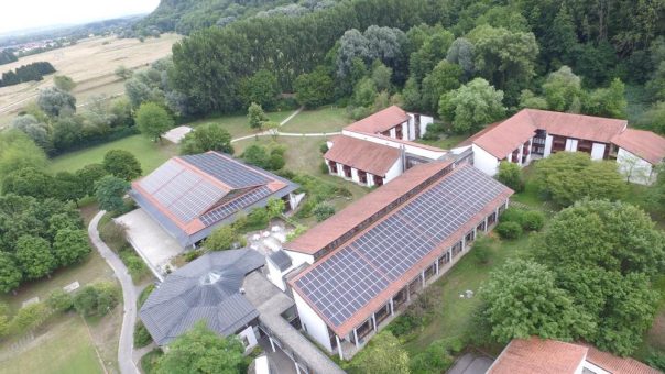 Sparkassenakademie Bayern platziert 1.400 m² Photovoltaik auf ihren Gebäuden