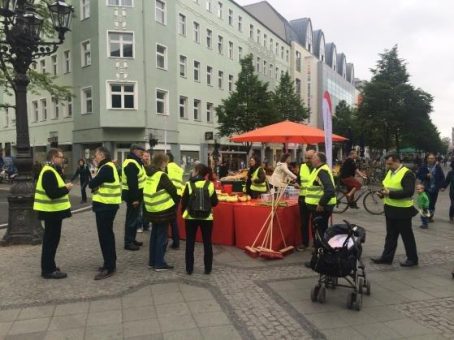 Gemeinsam im Kiez – „WILMA KehrDay“ ist zurück und macht die Wilmersdorfer Straße schöner