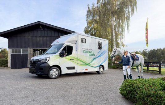 Renault Trucks E-Tech Master: Vollelektrisch zum Pferdestall