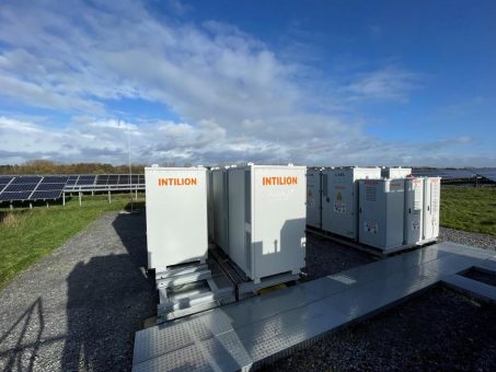 INTILION: Erfolgreiche Inbetriebnahme von kombinierten Solaranlagen- und Energiespeicher-Projekt in Niedersachsen