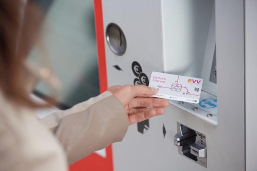 Einfach am Fahrkartenautomaten: Abo-Tickets eigenhändig auf die Chipkarte laden