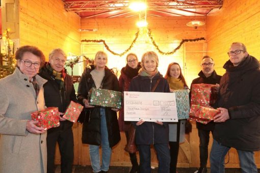 700 Weihnachtsgeschenke für notleidende Kinder