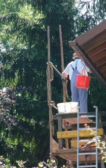 Arbeiten am Dach: So gefährlich kann Sparen sein