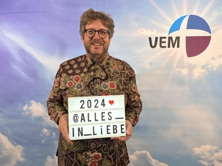 Generalsekretär der VEM interpretiert Jahreslosung 2024 auf YouTube