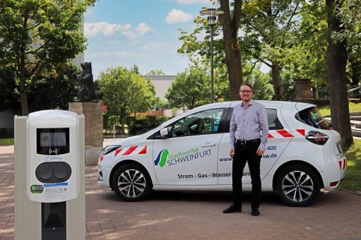 Stadtwerke eröffnen weitere Ladestation für Elektroautos am Bergl