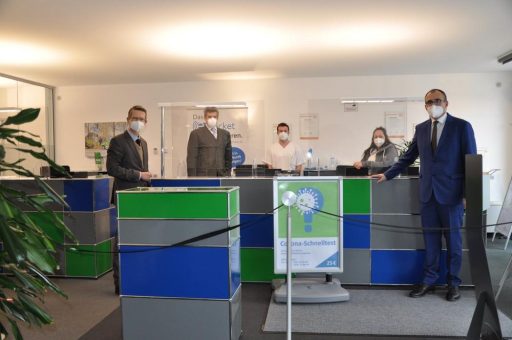 Stadtwerke Schweinfurt und Leopoldina Krankenhaus bieten Corona-Schnelltests am Roßmarkt an