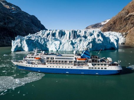 Expeditions-Kreuzfahrten rund um Island für Einzelreisende